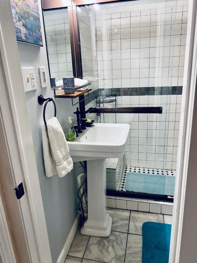 Boho-Chic Travel Pad - Unit 2 Apartment Bloomington Bagian luar foto