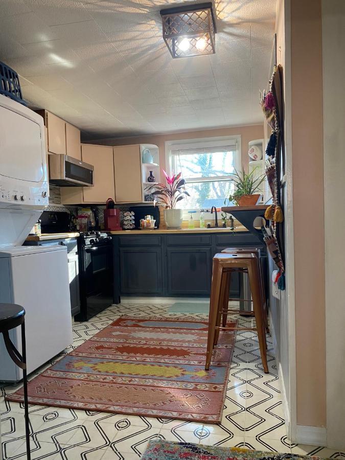 Boho-Chic Travel Pad - Unit 2 Apartment Bloomington Bagian luar foto